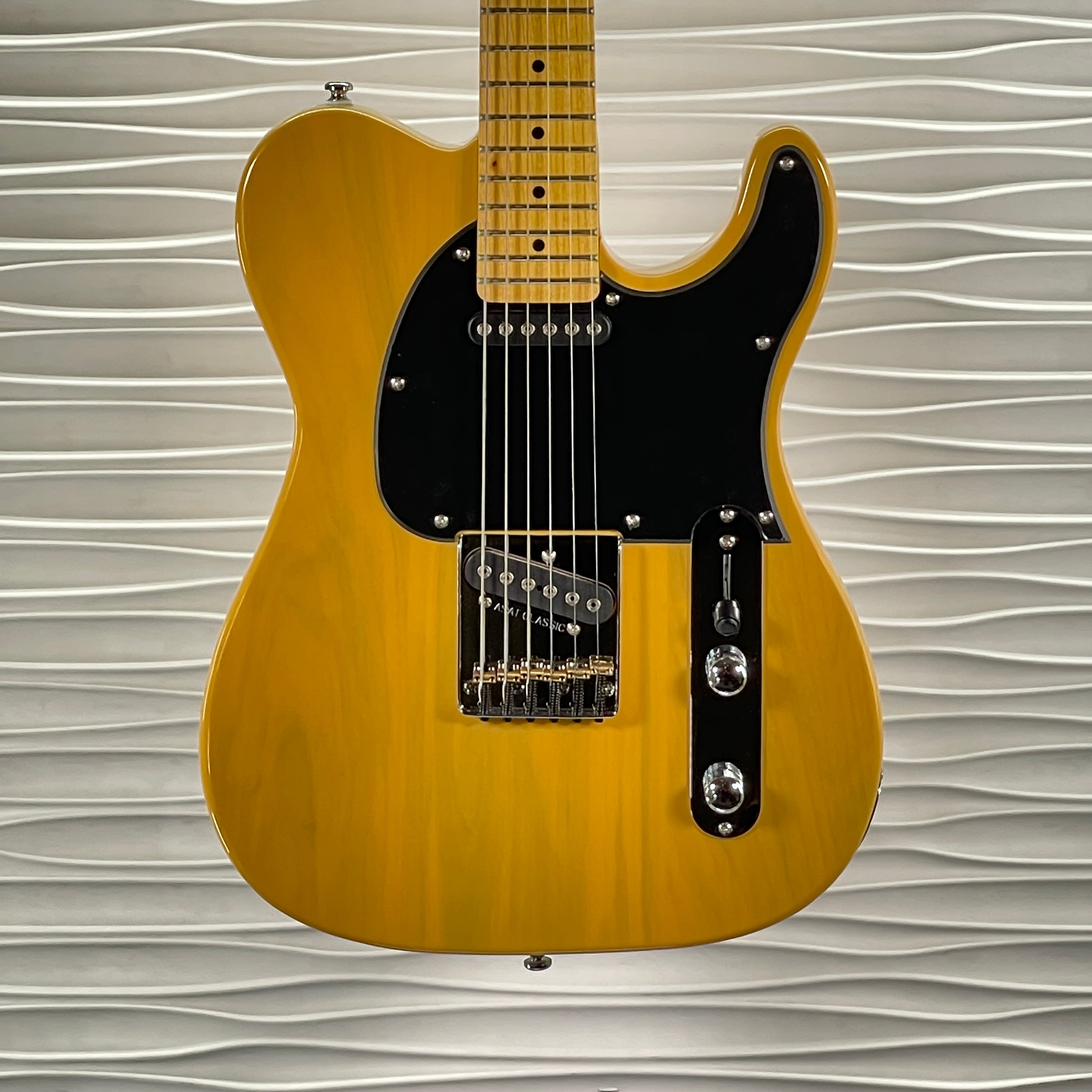 G&L Tribute Series ASAT Classic in Butterscotch Blonde