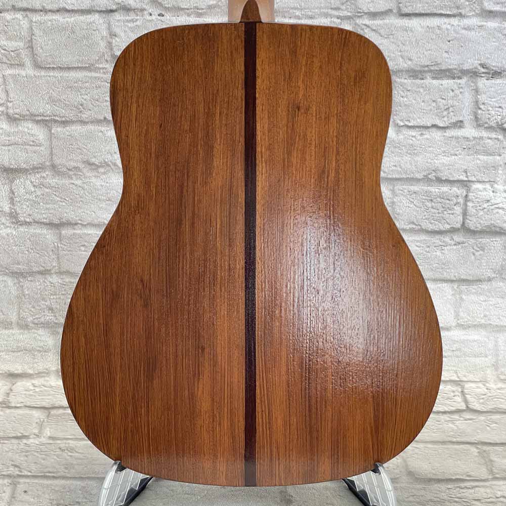 Used:  Yamaha FG-200 Acoustic Guitar - Natural
