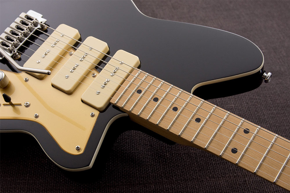 Reverend Guitars Jetstream 390 in Midnight Black