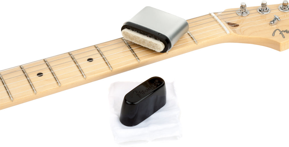 Fender Speed Slick Guitar String Cleaner, Black/Silver