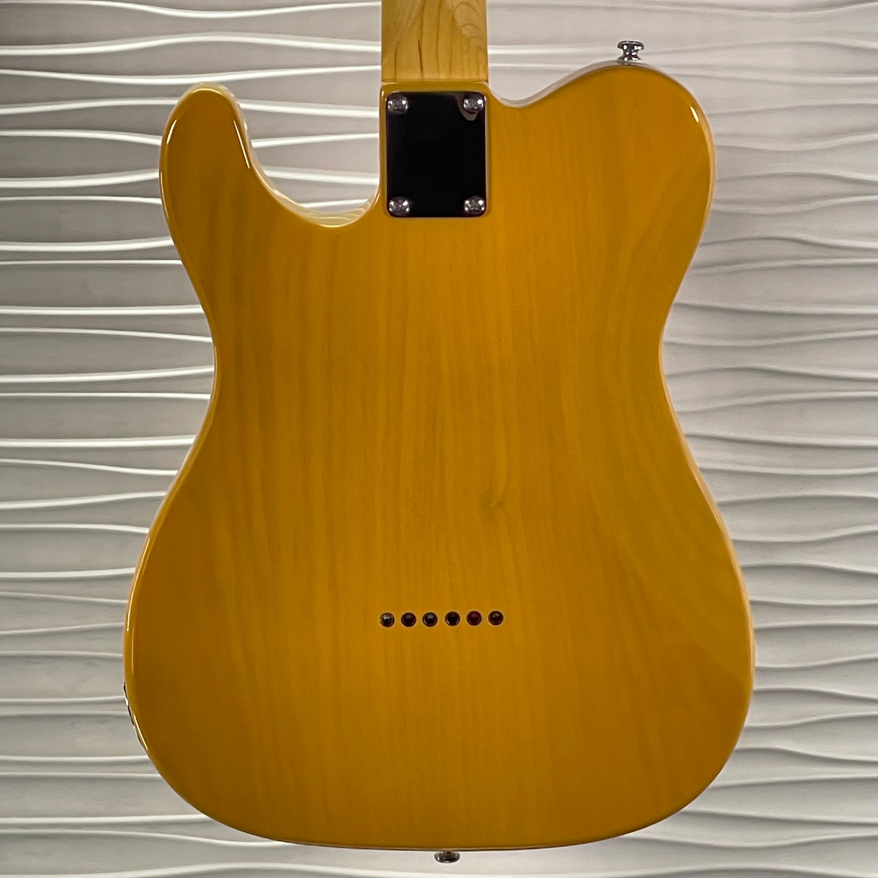 G&L Tribute Series ASAT Classic in Butterscotch Blonde