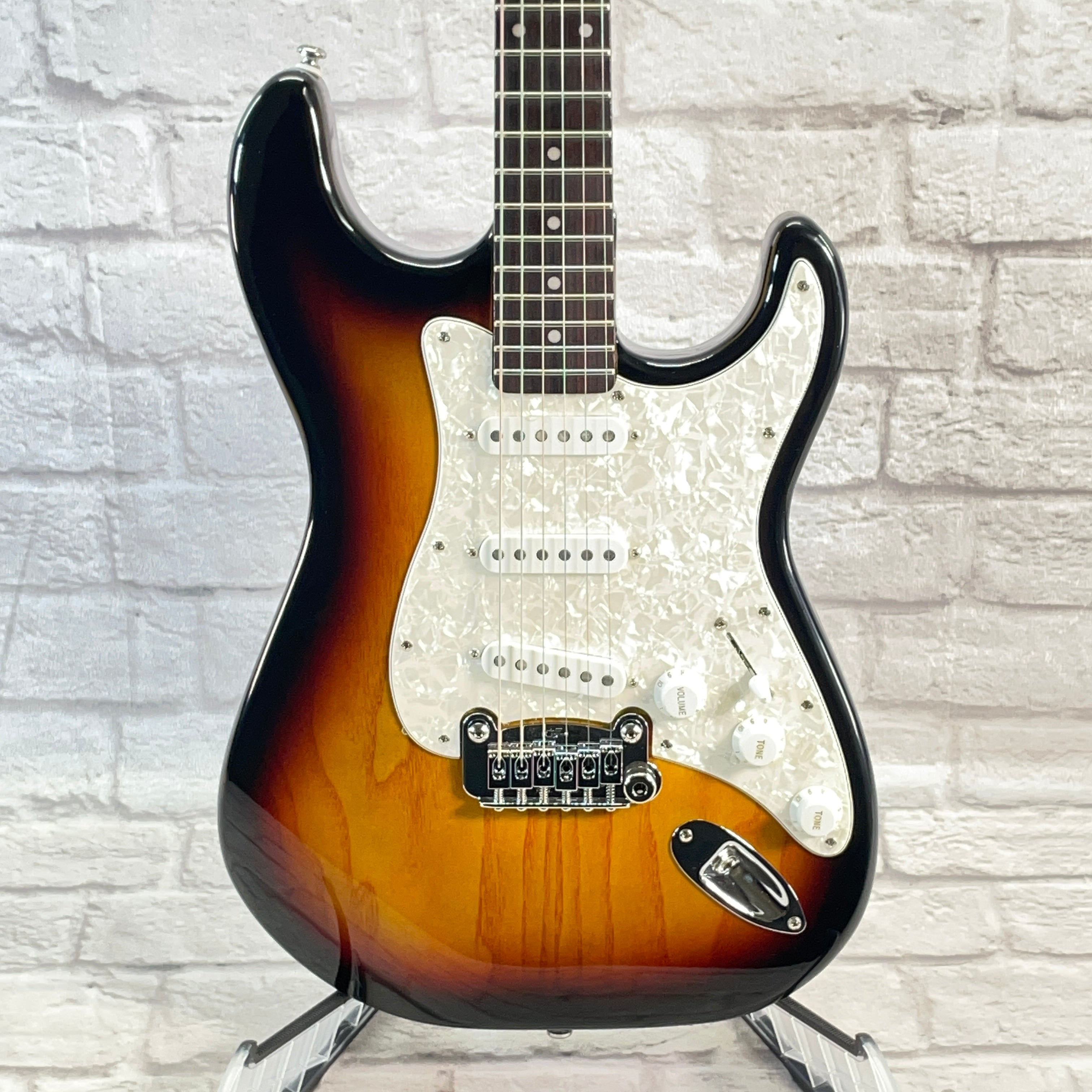 G&L Guitars Tribute Series Legacy 3-Tone Sunburst