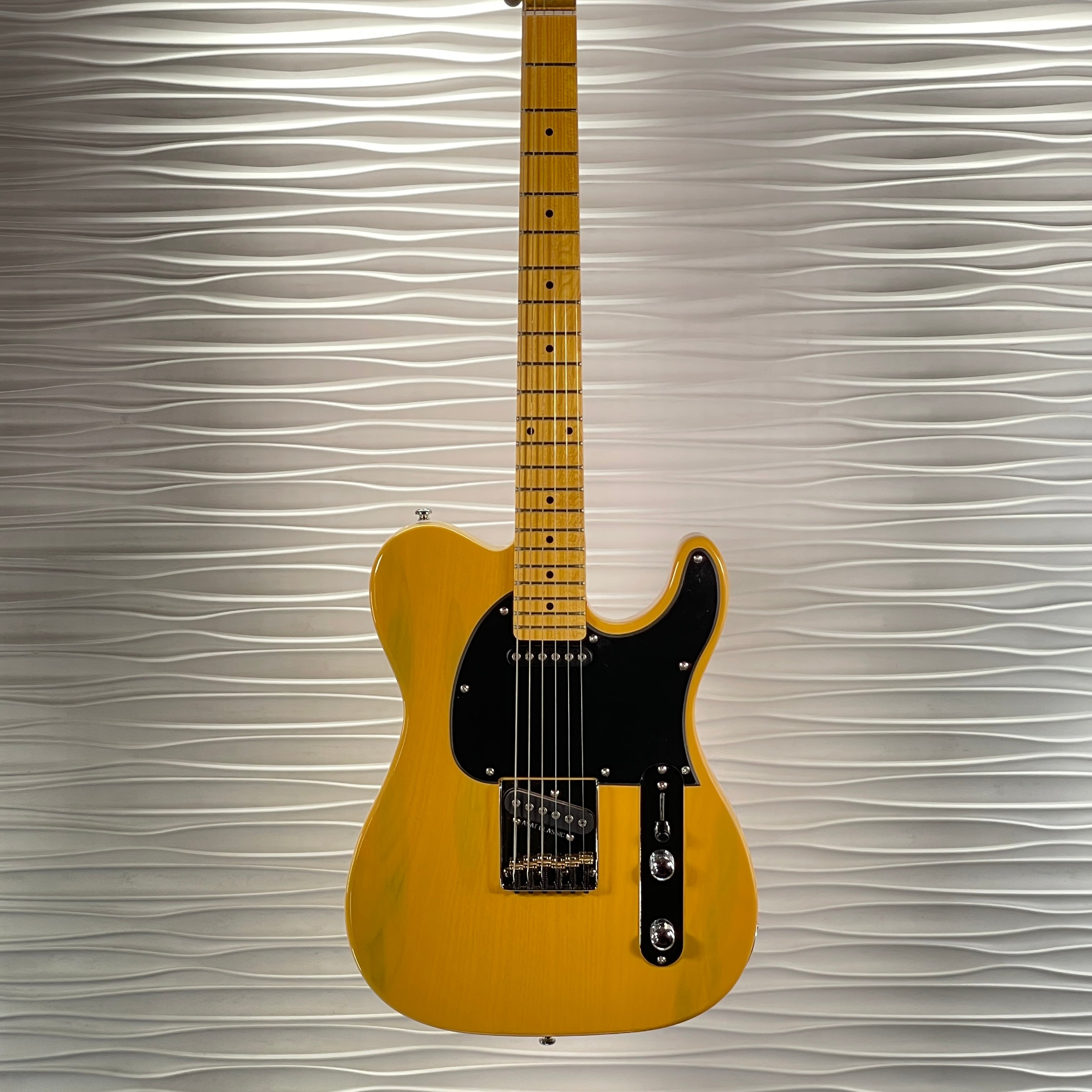 G&L Tribute Series ASAT Classic in Butterscotch Blonde