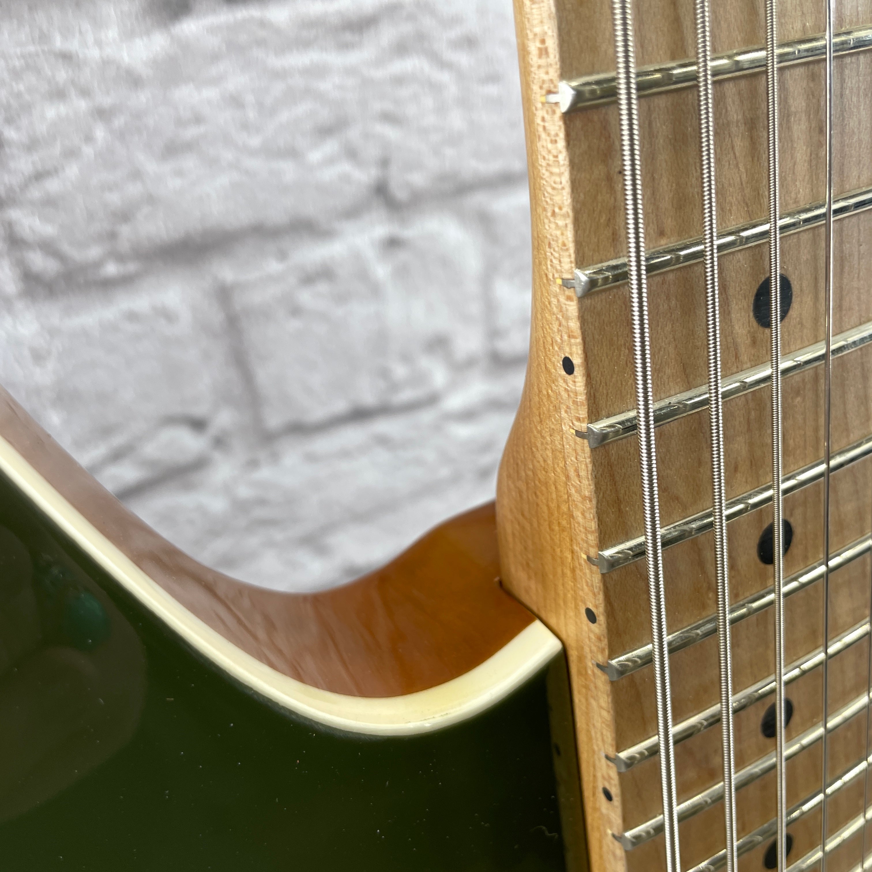 Reverend Guitars Descent - in Army Green
