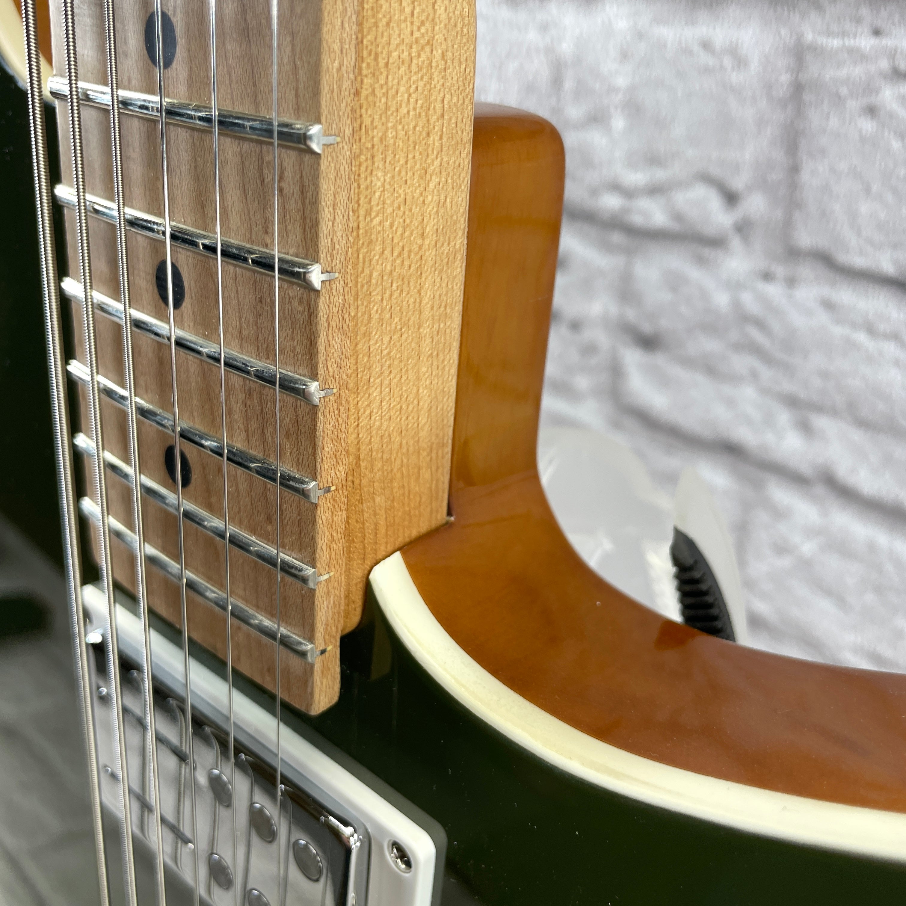 Reverend Guitars Descent - in Army Green