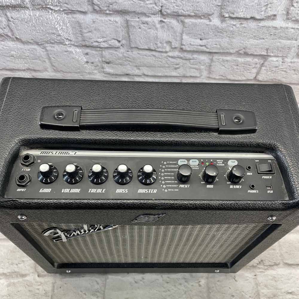 Used:  Fender Mustang I Modeling Guitar Combo Amplifier - V2