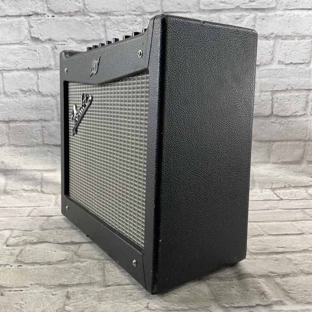 Used:  Fender Mustang I Modeling Guitar Combo Amplifier - V2