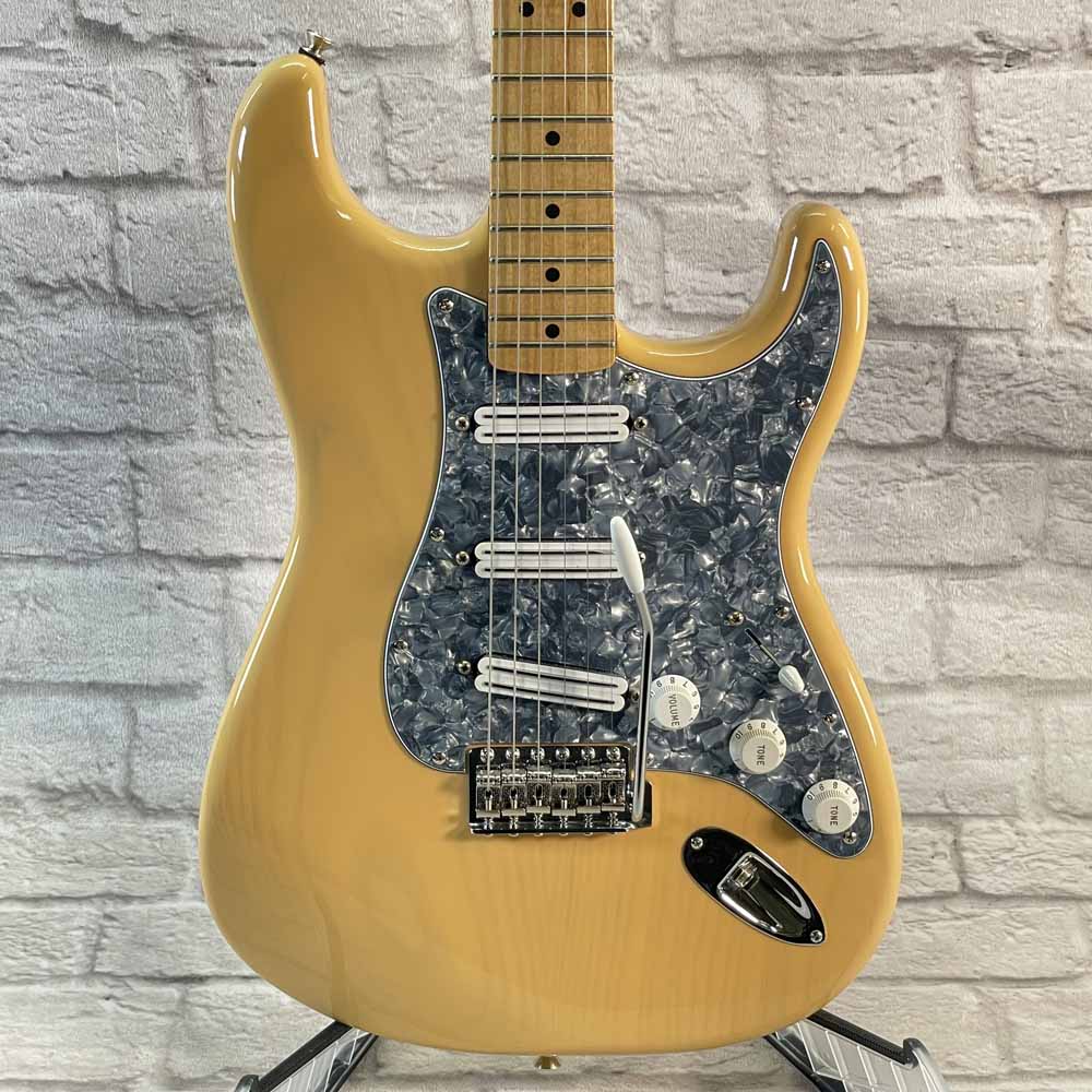 Used:  Fender Deluxe Player Stratocaster