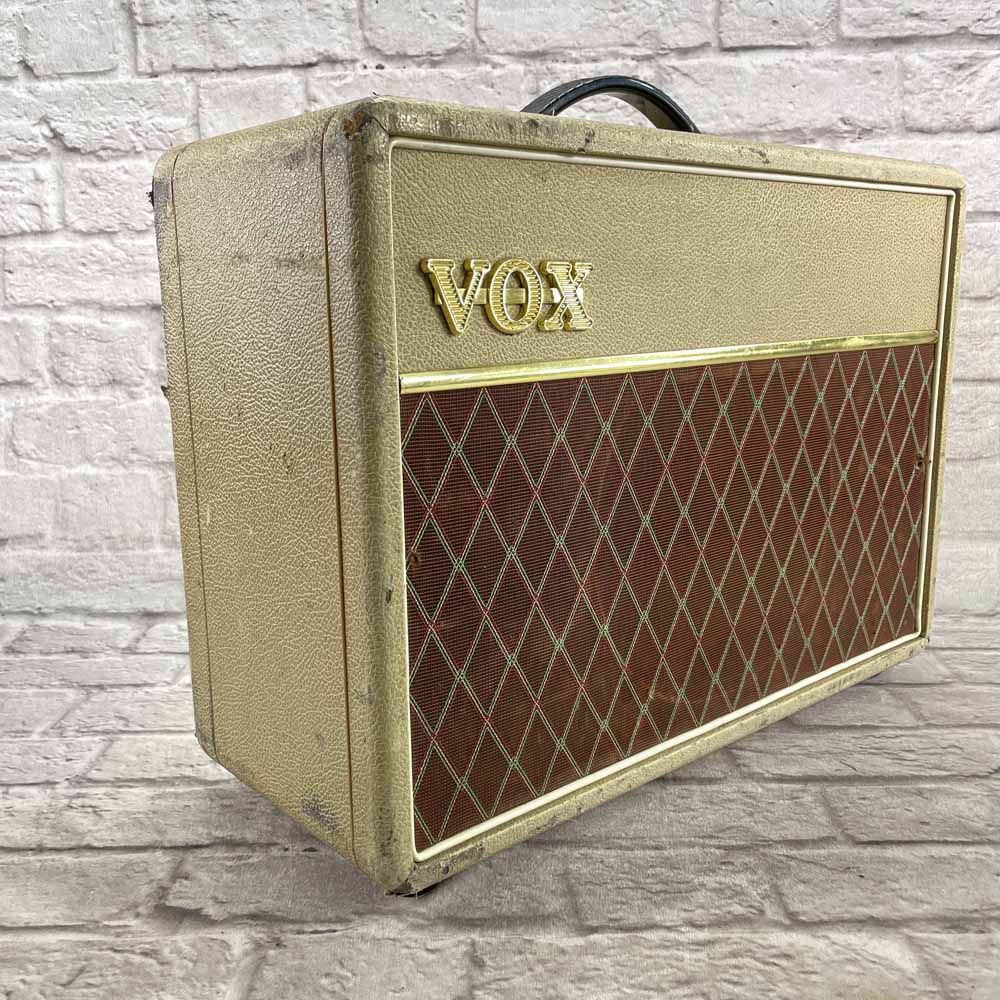 Used:  Vox AC10C1 Guitar Amplifier - Bronco White