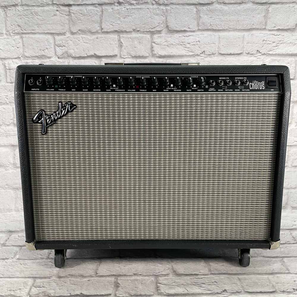 Used:  Fender Ultimate Chorus 2-Channel 2 x 65-Watt 2x12" Stereo Solid State Guitar Combo Amp