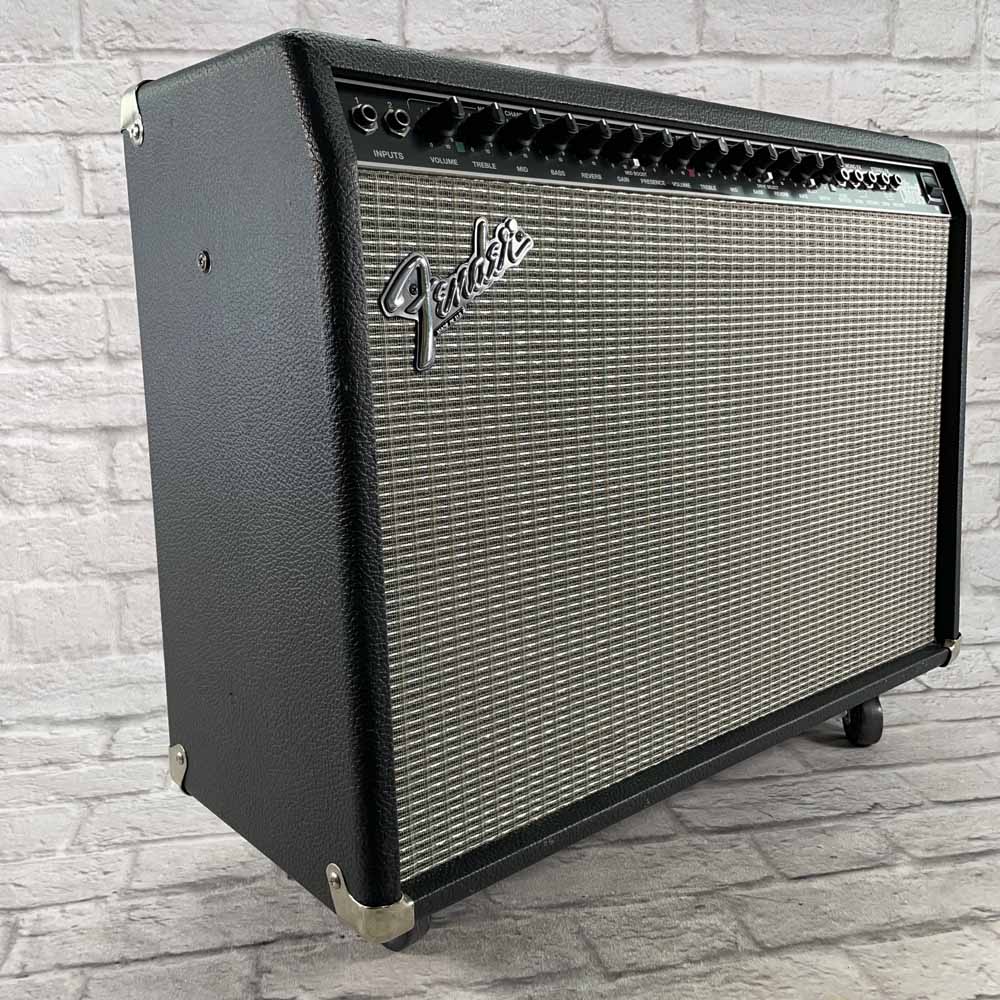 Used:  Fender Ultimate Chorus 2-Channel 2 x 65-Watt 2x12" Stereo Solid State Guitar Combo Amp