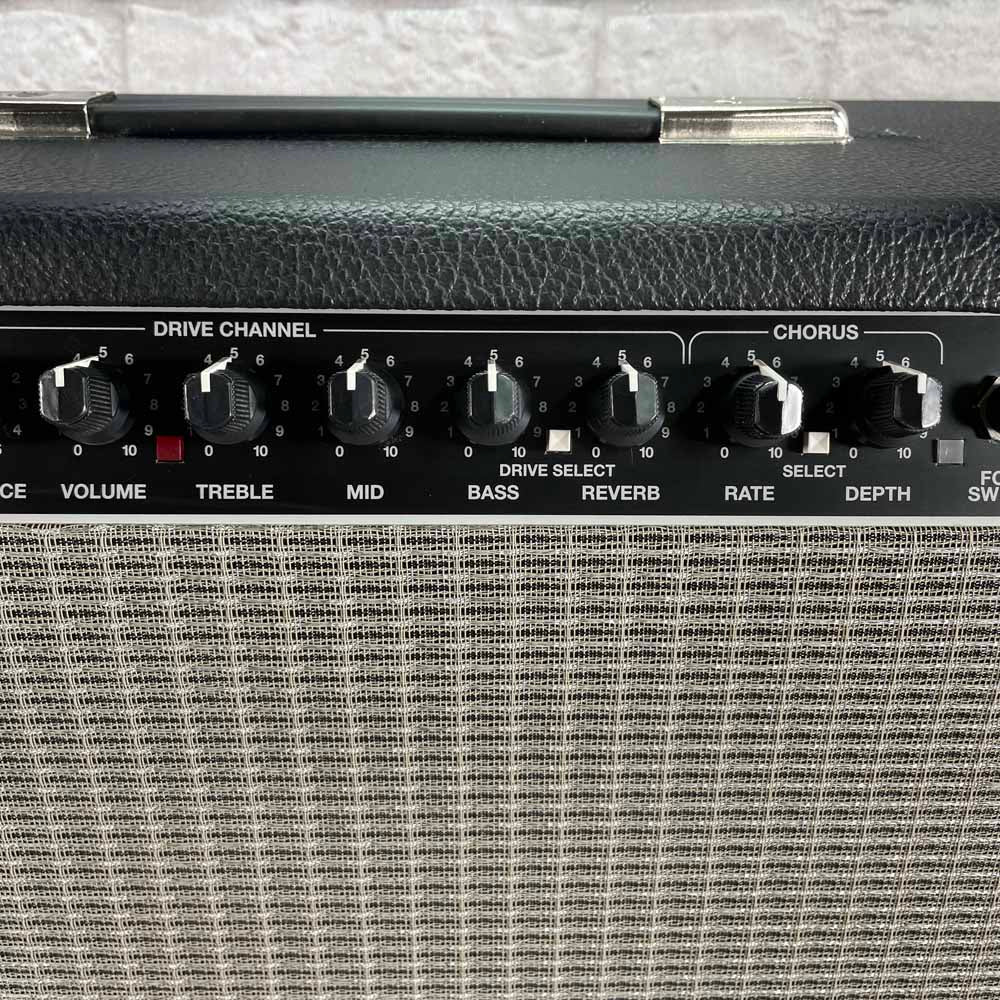 Used:  Fender Ultimate Chorus 2-Channel 2 x 65-Watt 2x12" Stereo Solid State Guitar Combo Amp