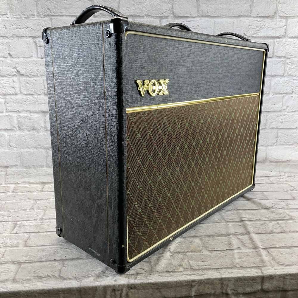 Used:  Vox AC30CC2 2x12 30 Watt Tube Guitar Combo Amp