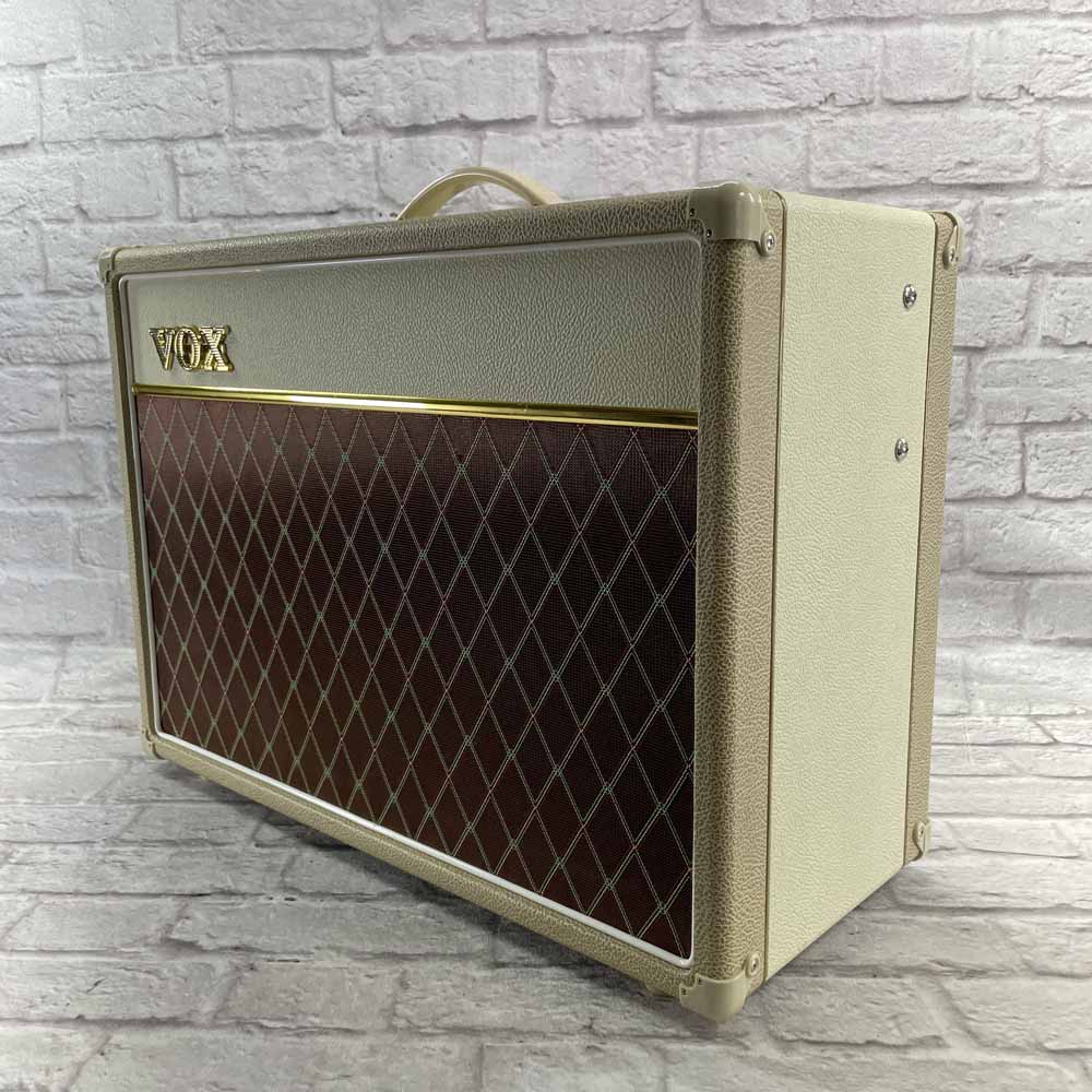 Used:  Vox Limited Edition AC15C1-CM -15 Watt 1x12 Creamback Combo Amp - White Tolex