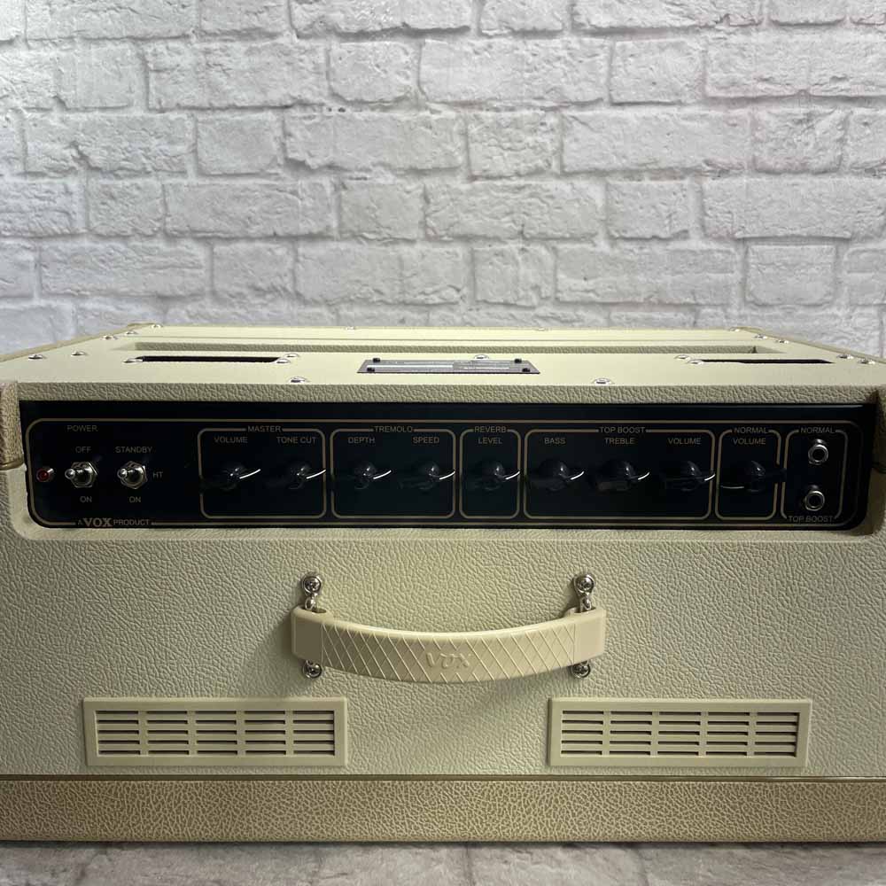 Used:  Vox Limited Edition AC15C1-CM -15 Watt 1x12 Creamback Combo Amp - White Tolex