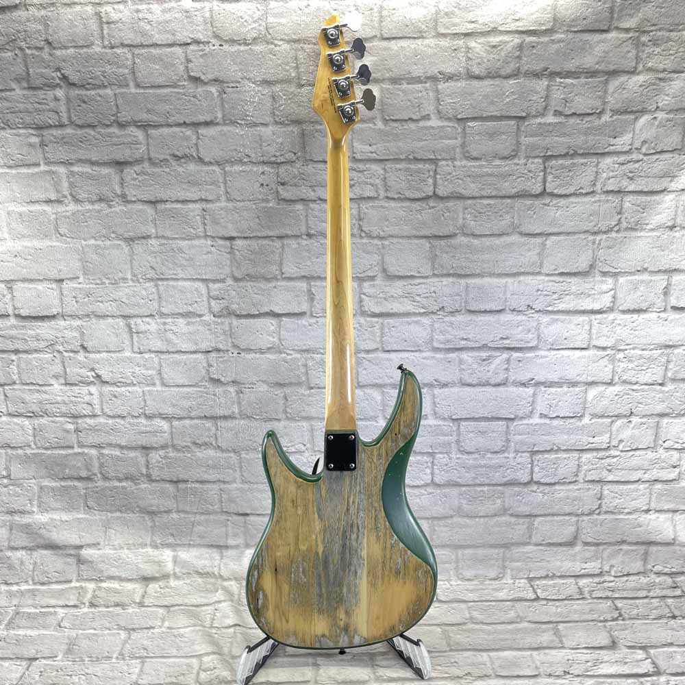 Used:  Peavey Patriot Bass Guitar - Natural