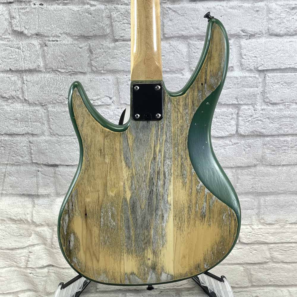 Used:  Peavey Patriot Bass Guitar - Natural
