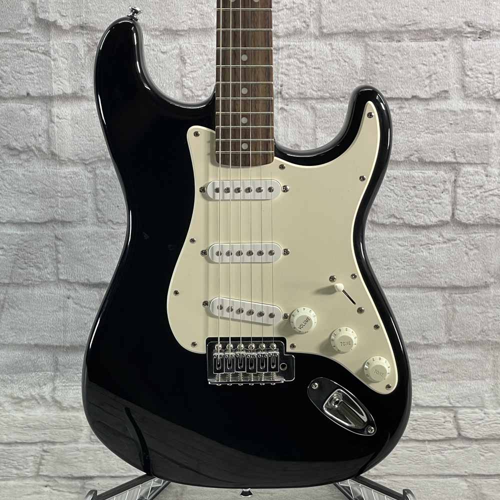 Used:  Squier Affinity Stratocaster - Black