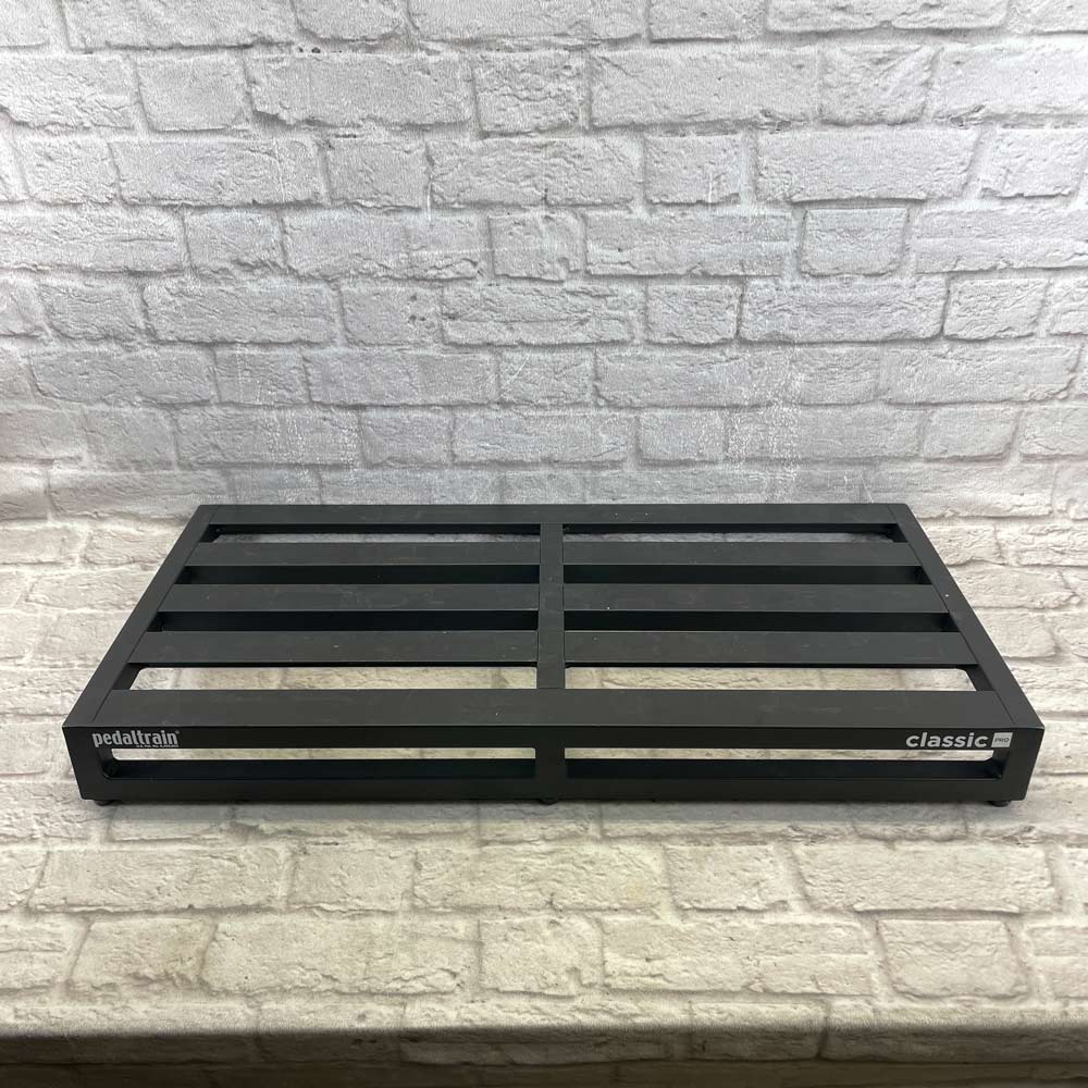 Used:  Pedaltrain Classic Pro Pedal Board with Soft Case