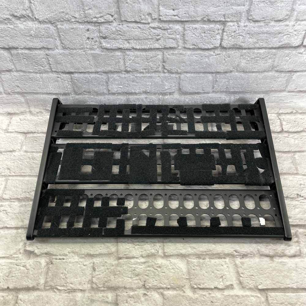 Used:  Livewire PB500 24x15 3 Tier Pedalboard w/ bag