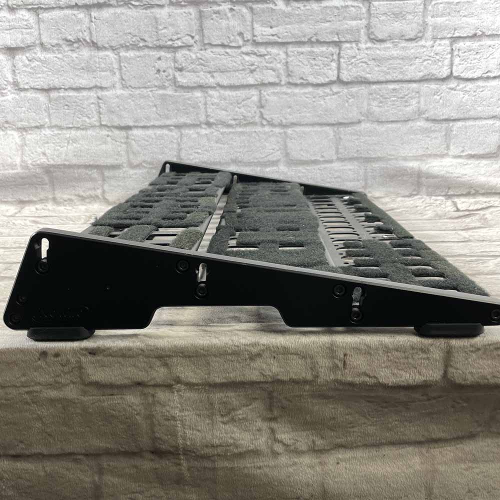 Used:  Livewire PB500 24x15 3 Tier Pedalboard w/ bag
