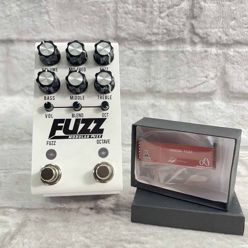 Used:  Jackson Audio Modular Fuzz - White w/extra module