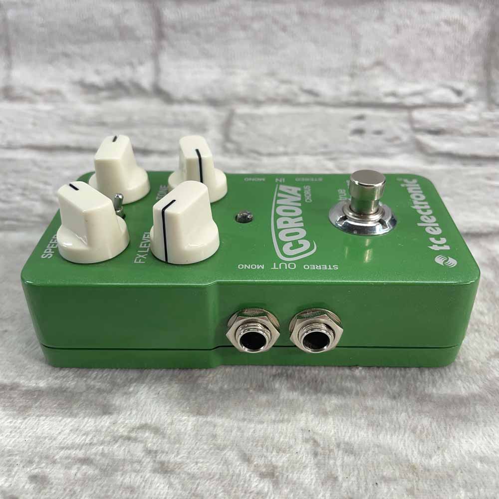 Used:  TC Electronic Corona Chorus Pedal