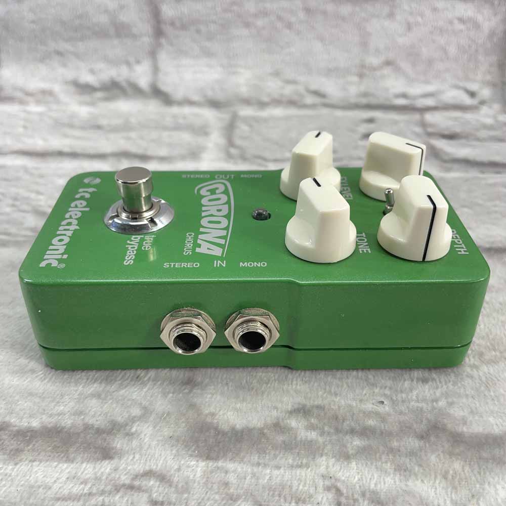 Used:  TC Electronic Corona Chorus Pedal