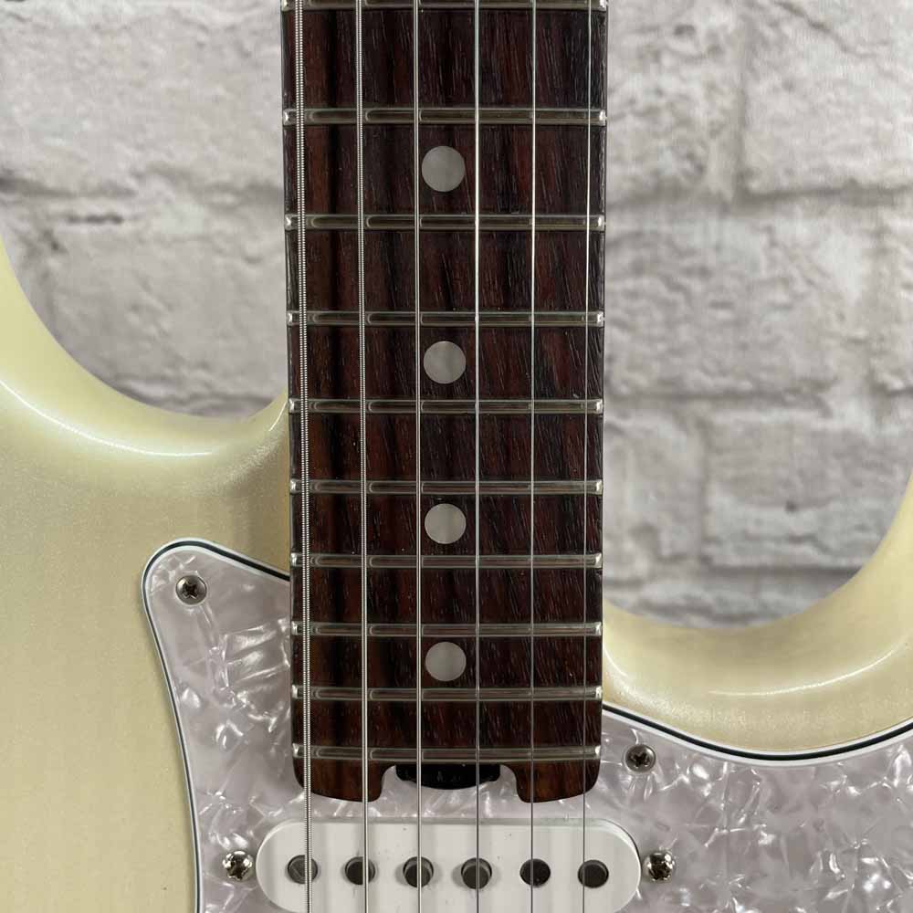 Used:   Fender American Elite Stratocaster Electric Guitar