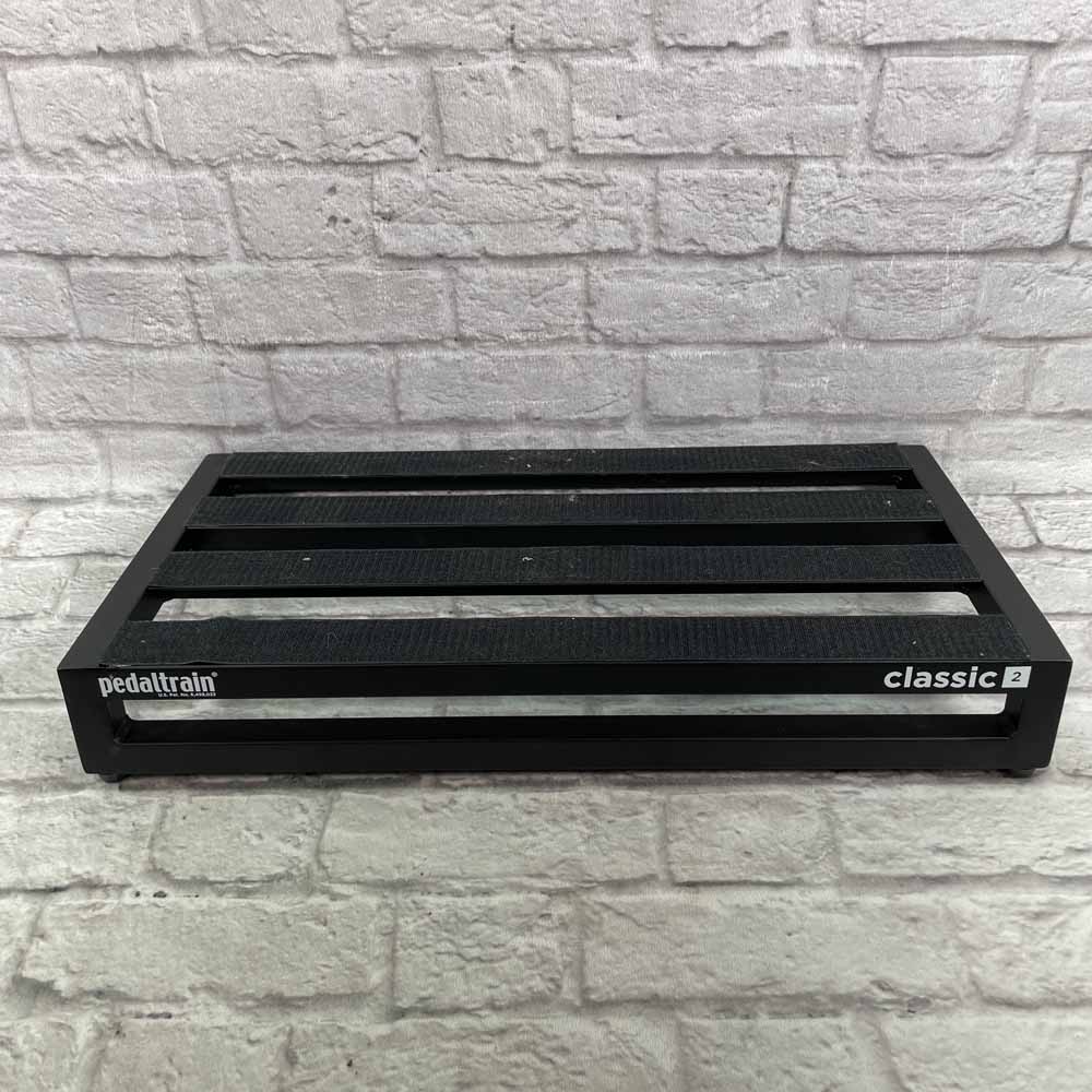 Used:  Pedaltrain Classic 2 Effects Pedal Board with Soft Case