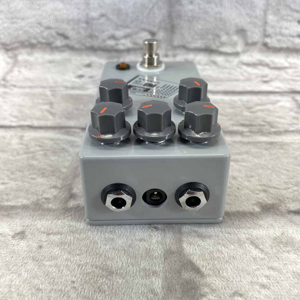 Used:  JHS Pedals 424 Gainstage Preamp/Distortion/Overdrive Pedal