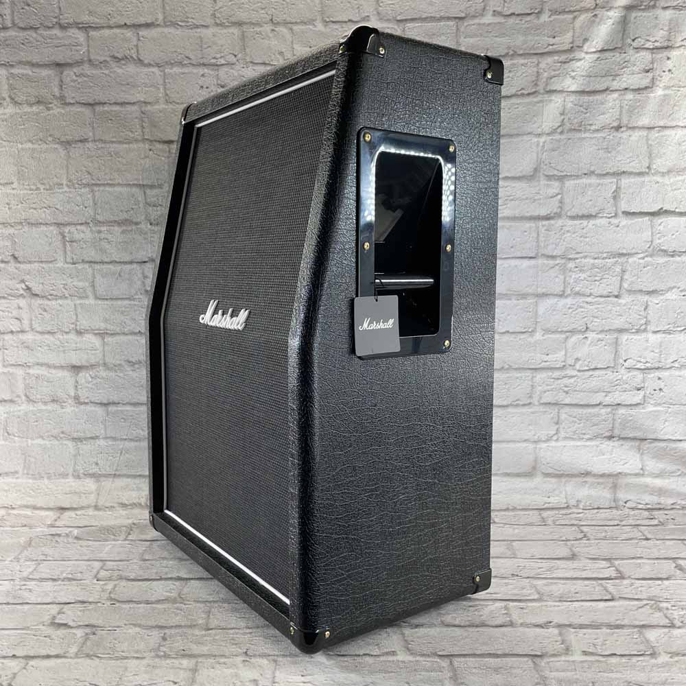 Used:  Marshall Amps MX212AR-U - 2x12 160W 8 Ohm Angled Cab