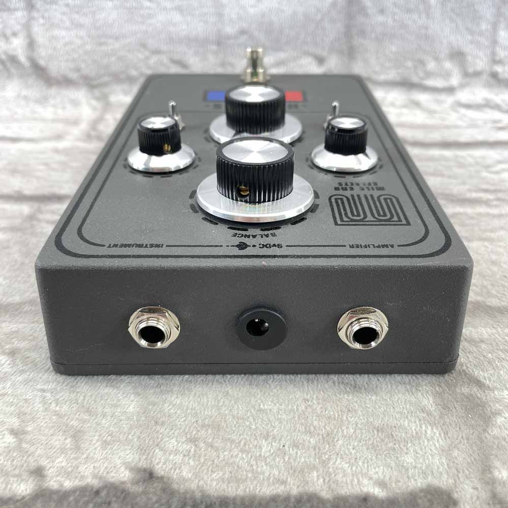 Used:  Mile End Effects KOLLAPS Preamp/Fuzz Pedal
