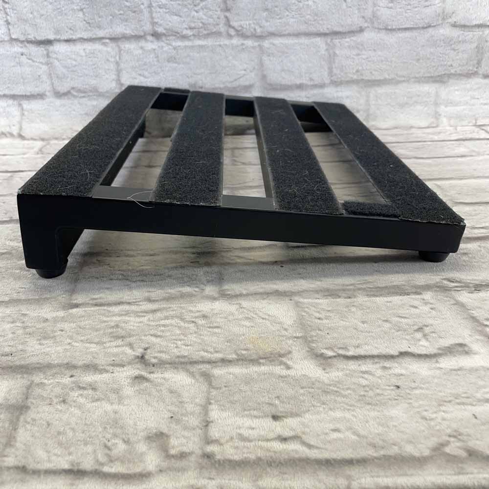 Used:  Pedaltrain Classic JR Pedalboard w/Soft Case
