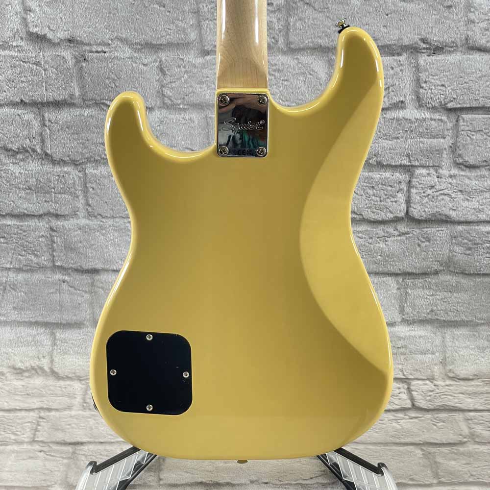 Used:  Squier Paranormal Stratosonic Electric Guitar - Transparent Yellow