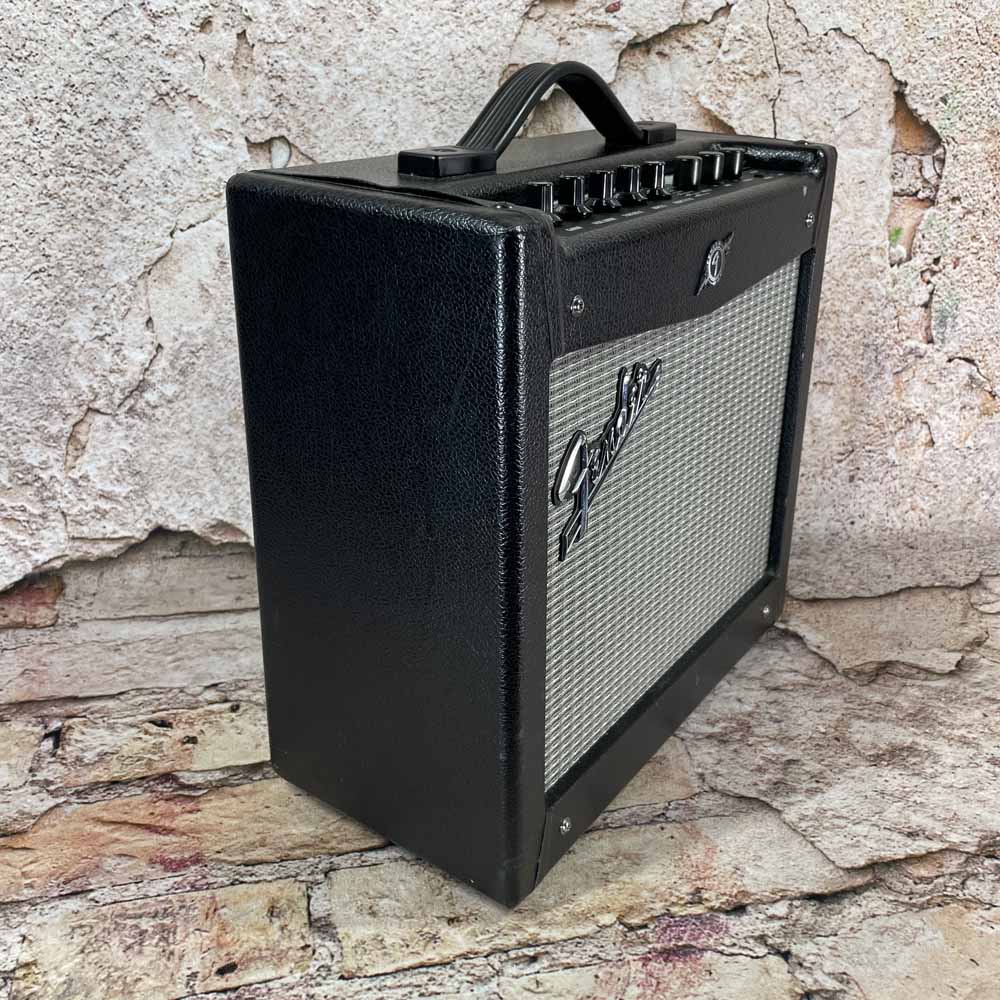 Used:   Fender Mustang I - 1x8" 20w Combo Amp
