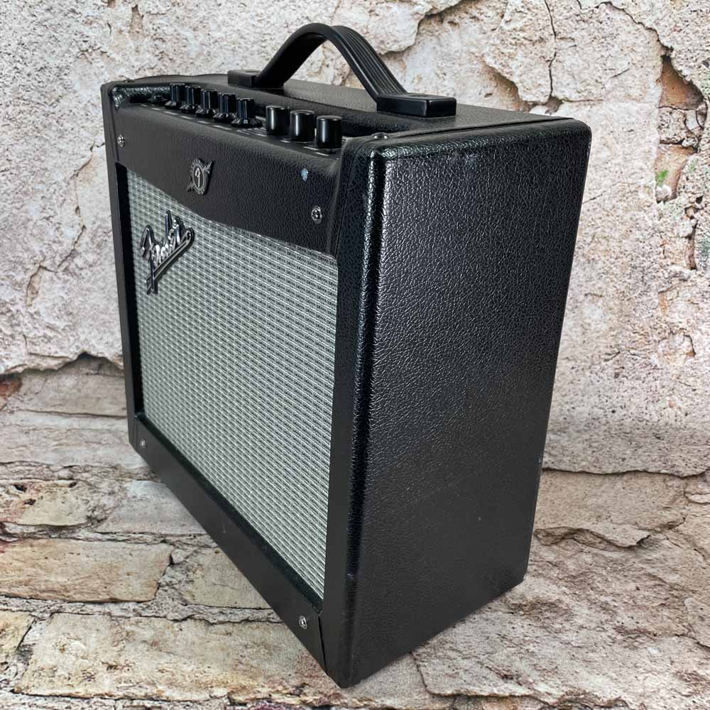 Used:   Fender Mustang I - 1x8" 20w Combo Amp
