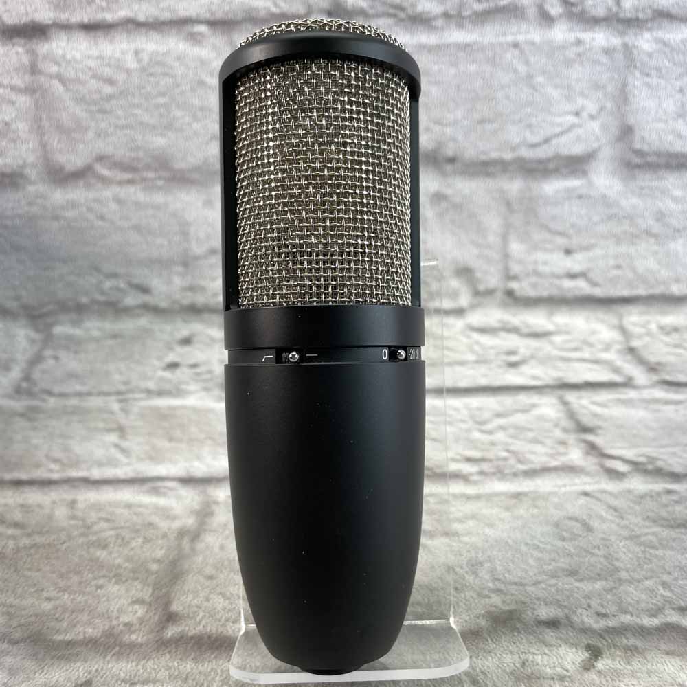 Used:  AKG P420 Perception 420 Multi Pattern Large Diaphragm Condenser Microphone w/ Box