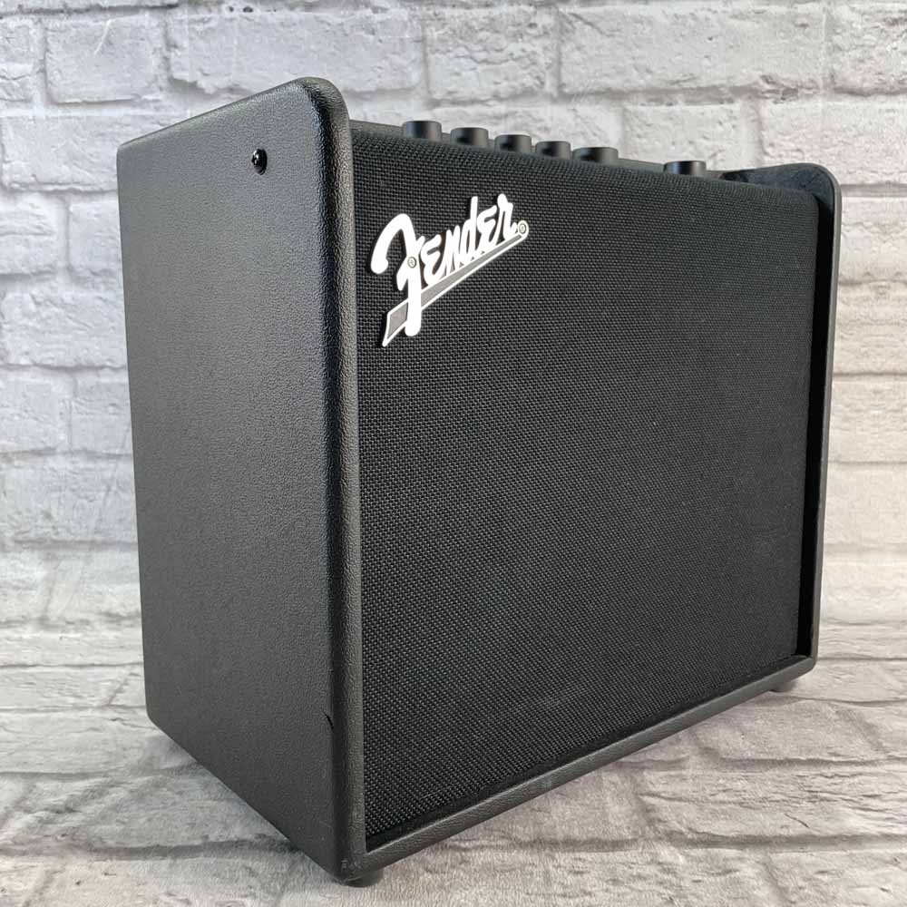 Used:  Fender Mustang LT25 120V Guitar Amplifier