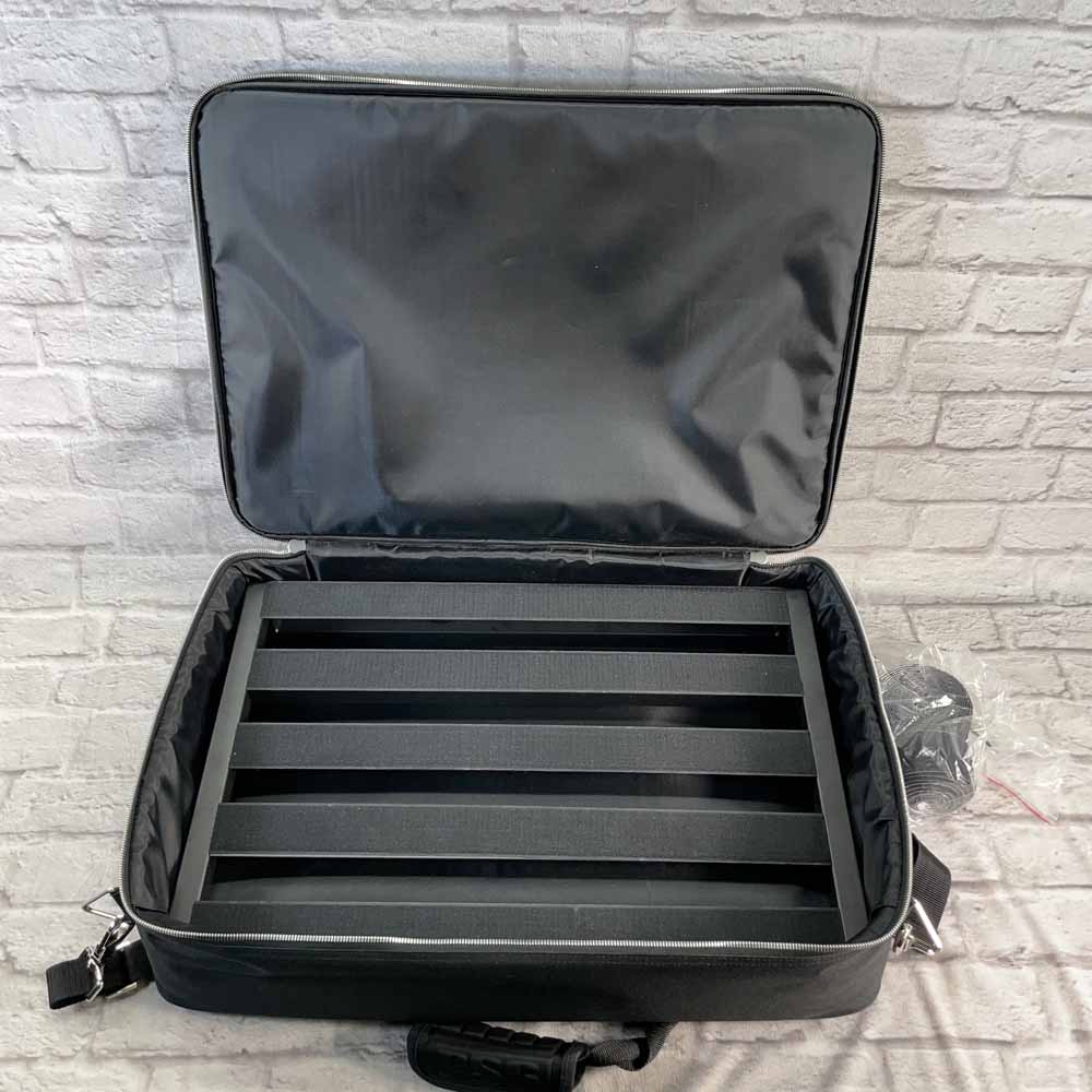 Used:  Pedaltrain Classic 3 Effects Pedalboard with Soft Case