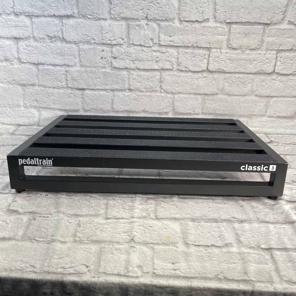 Used:  Pedaltrain Classic 3 Effects Pedalboard with Soft Case