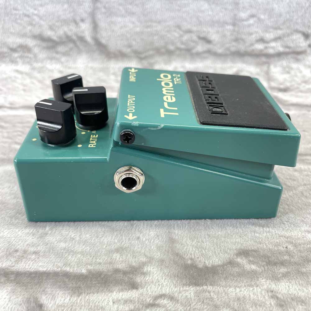 Used:  Boss TR-2 Tremolo Pedal