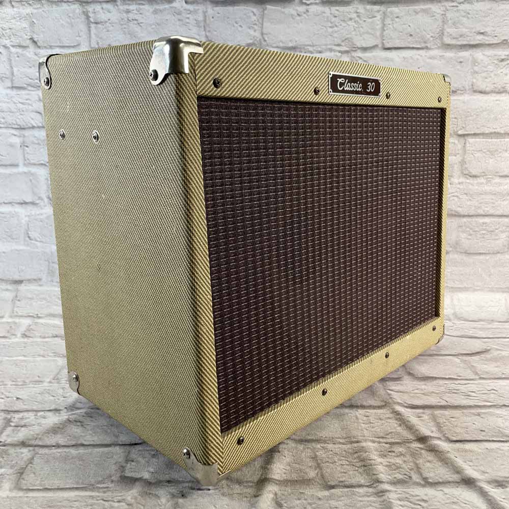 Used:  Peavey Classic 30 Combo Amp  - Tweed