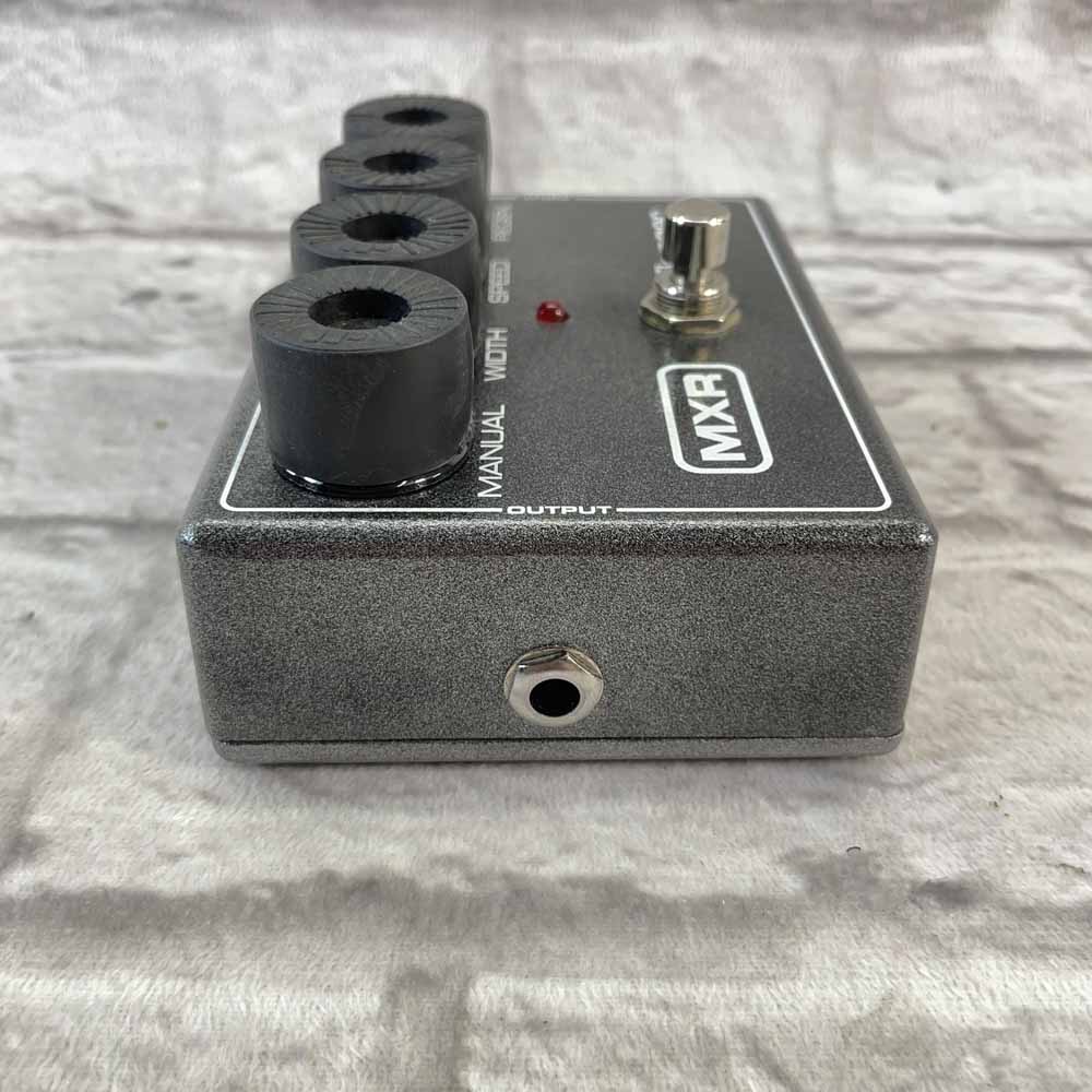 Used:  MXR Flanger with 18V Power Supply