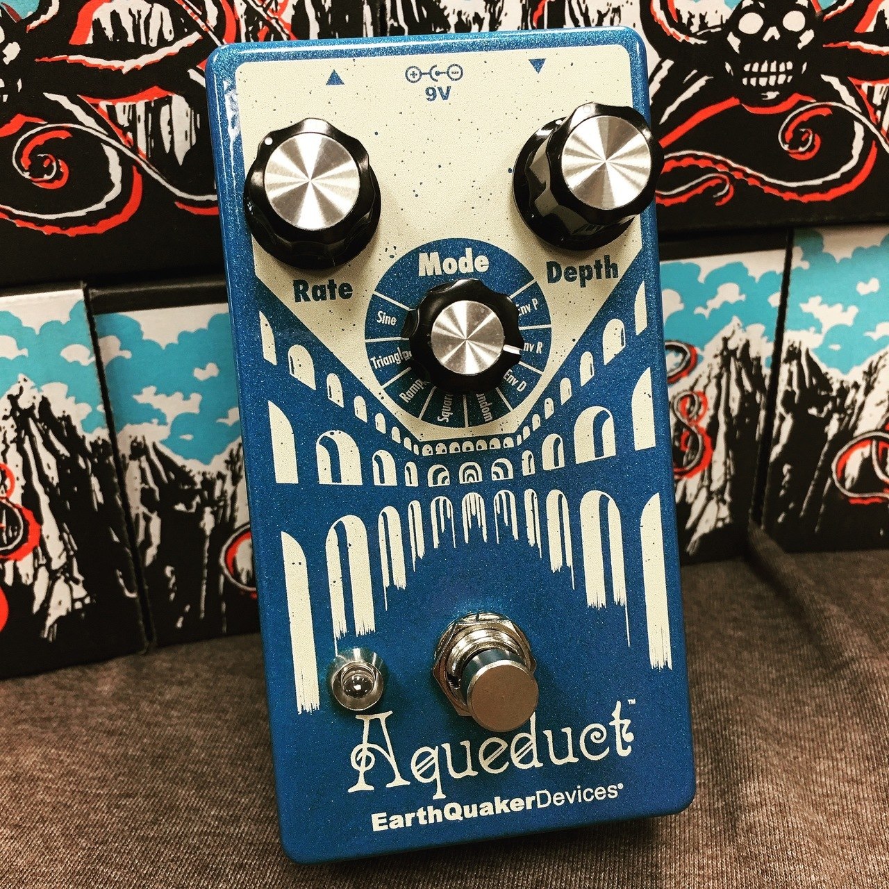 aqueduct pedal EarthQuaker Devices Aqueduct Vibrato Pedal
